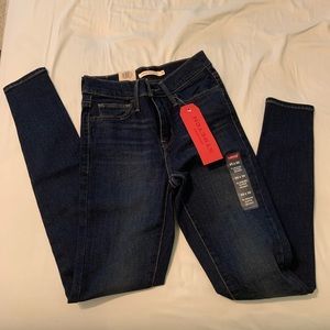 NWT Levi’s slimming super skinny dark wash jeans